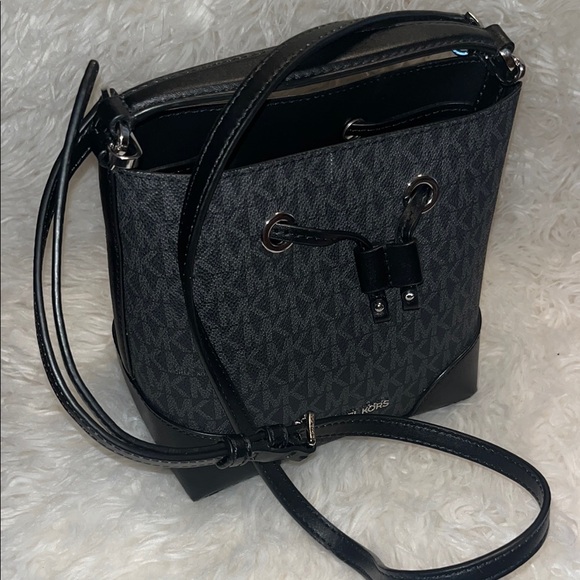 Michael Kors Black Shoulder Bag with Monogram Pattern New Without Label - Picture 5 of 9